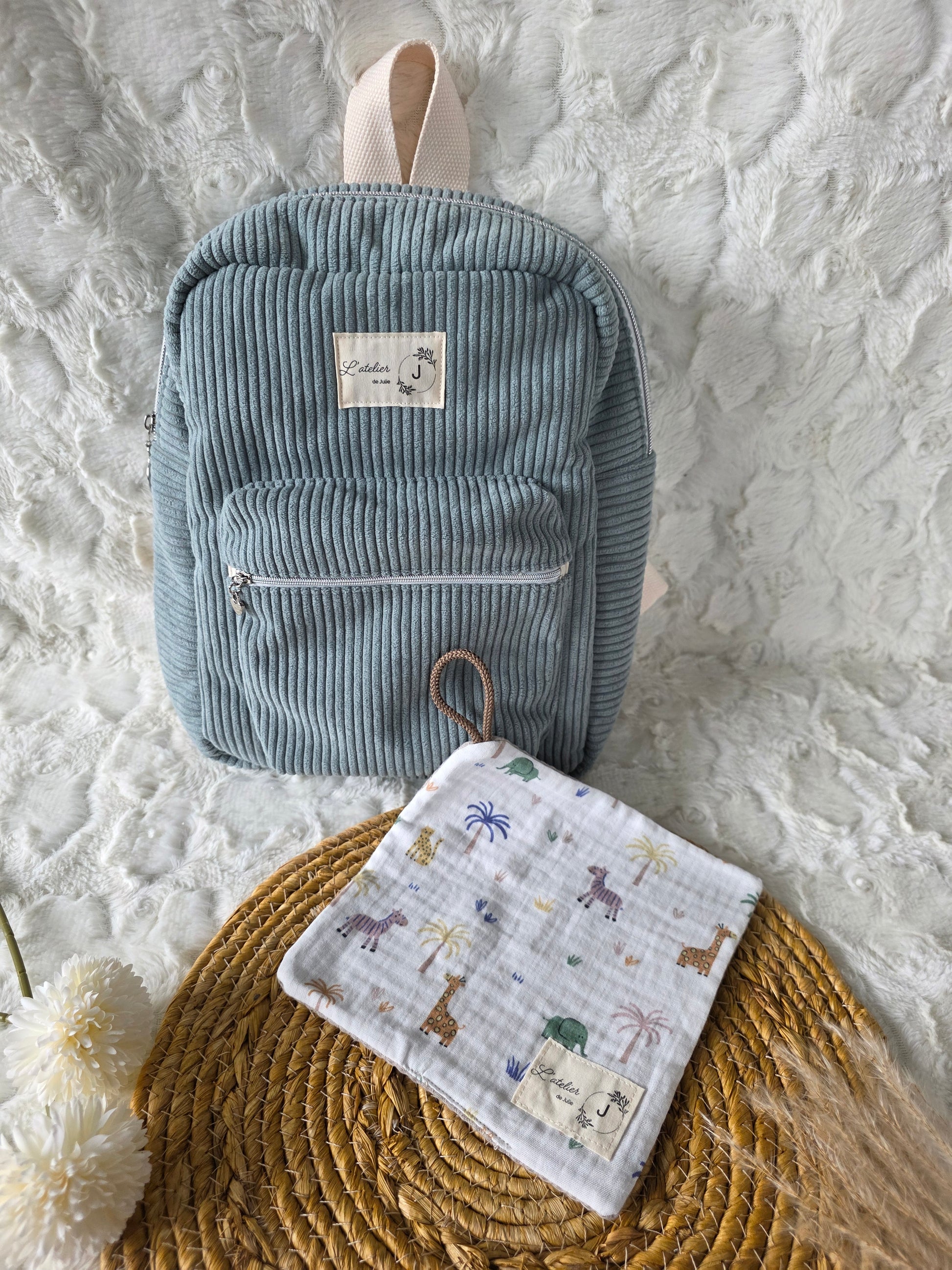 Ensembles sac à dos maternelle et doudou carré - en stock