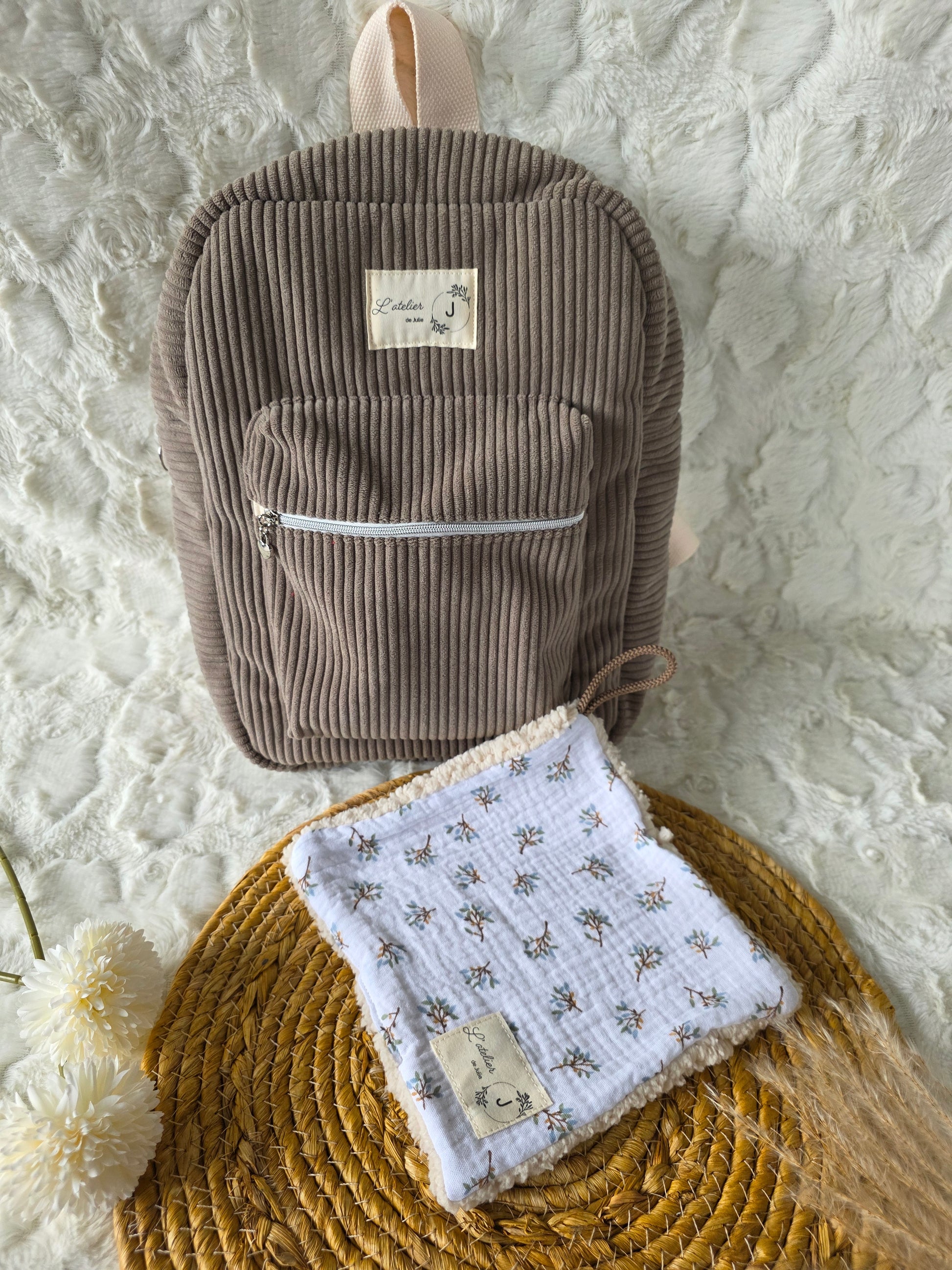 Ensembles sac à dos maternelle et doudou carré - en stock