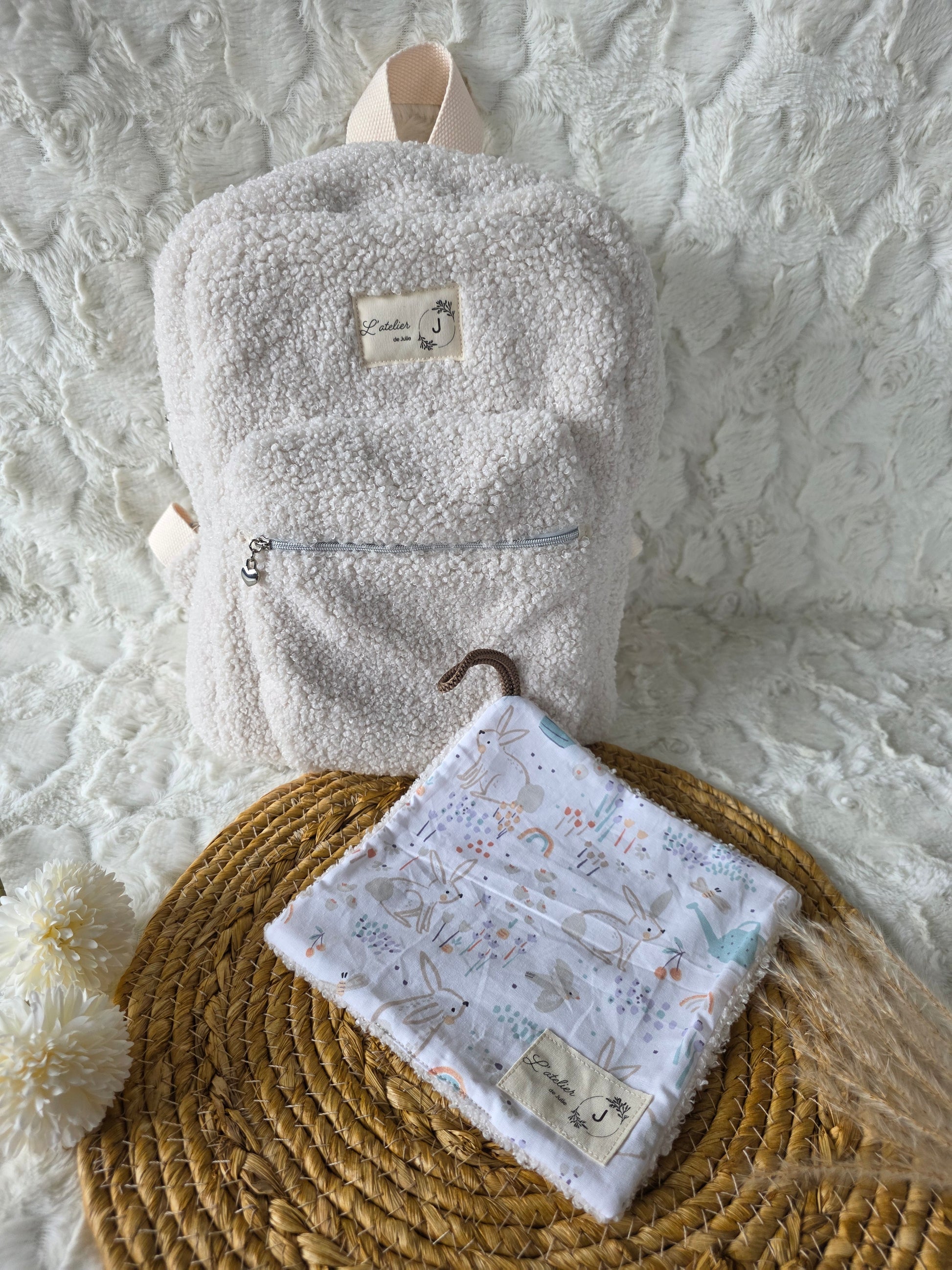 Ensembles sac à dos maternelle et doudou carré - en stock