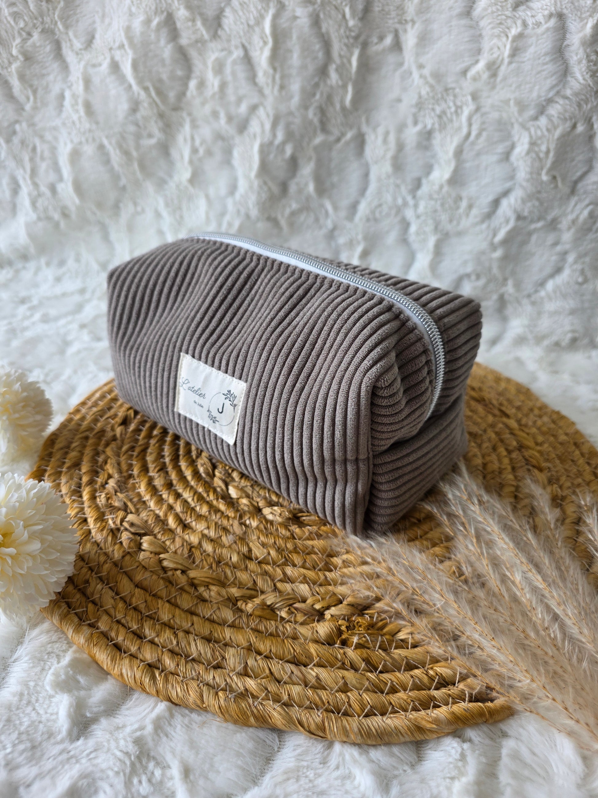 Trousse carrée (taille moyenne) - en stock